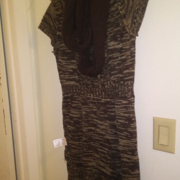 Dress - Picture 1 of 8